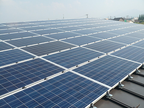 農業用乾燥施設の屋根も太陽光発電向きです