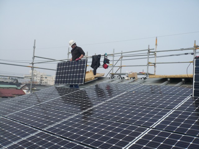 今注目の、住宅用太陽光発電。その長所と短所を知って賢く導入しましょう！