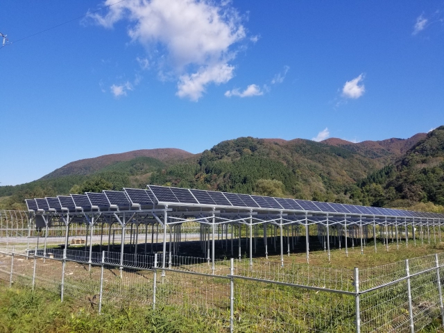 秋晴れのもと太陽光発電所完成！！